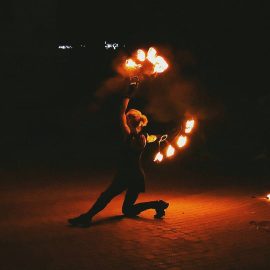 Вечер у костра: файр-шоу и рассказы гида