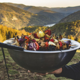 Обед с видом: горячее блюдо и уют на природе