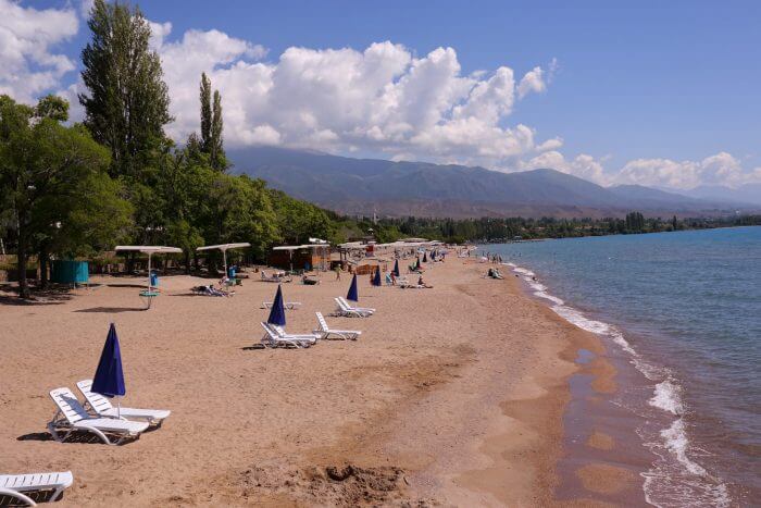 plyazh-avrora-700x467-1